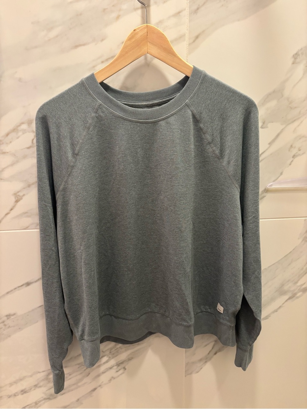 Vuori Women’s Halo Modern Crew Heathered Green